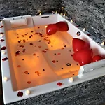 Διαμέρισμα Le Cocon- Jacuzzi & Sauna Prives By Sweetdreams *
