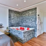 Le Cocon- Jacuzzi & Sauna Prives By Sweetdreams Διαμέρισμα