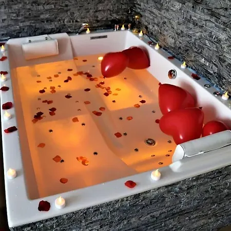 Lejlighed Le Cocon- Jacuzzi & Sauna Prives By Sweetdreams *