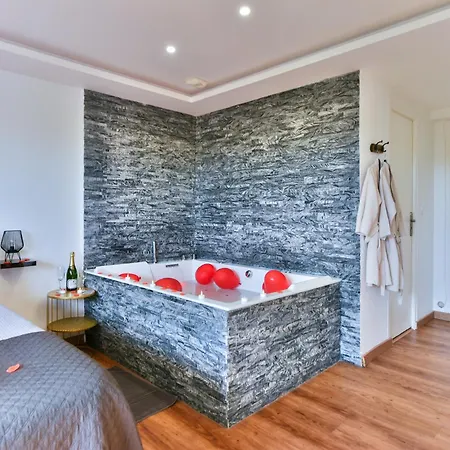 Le Cocon- Jacuzzi & Sauna Prives By Sweetdreams Appartamento