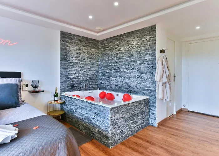 Le Cocon- Jacuzzi & Sauna Prives By Sweetdreams Apartment