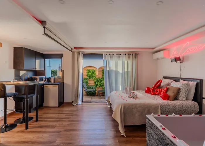 Apartment Le Cocon- Jacuzzi & Sauna Prives By Sweetdreams *
